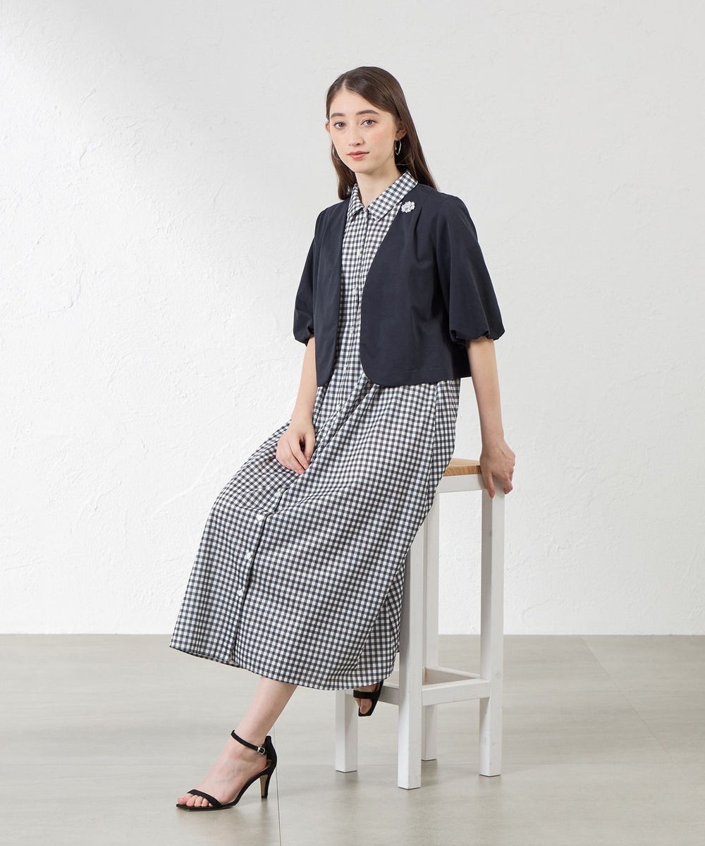 開発素材のブラウジーで羽織のボレロを作りました。
前は留めずに軽く羽織れる布帛ライクなジャージー素材が夏にぴったりです。袖部分は裏地（清涼感のあるサップ）で釣ることにより、ふんわりとしたバルーンスリーブになっているので二の腕が華奢見えするのが嬉しいポイントです。