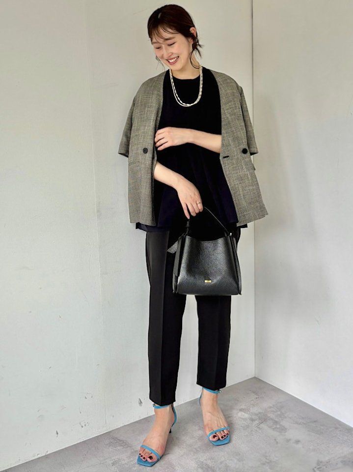 身長：163cm / 普段サイズ：36or38
骨格ストレート/ブルベ夏
Instagram「@koka_ships」

------------------------------------------------------------------
【着用レビュー】
■着用アイテム：ブラウス
着用サイズ：ONESIZE
サイズ感：ジャストサイズです。締め付け感はありませんが程よくフィットしていてメリハリがつきます。
着心地：接触冷感でひんやりとしています。シワにもなりにくいのでデスクワークの日にもぴったりです。ノースリーブでジャケットやカーディガンが上から羽織りやすいです。

■着用アイテム：パンツ
着用サイズ：36
サイズ感：ややきつめです。ピタッとしたバランスで合わせたかったので36サイズを着用しています。
着心地：ストレッチ性のある素材でストレスなく履けました。ジャストサイズで着用するなら38サイズがよいです。

------------------------------------------------------------------