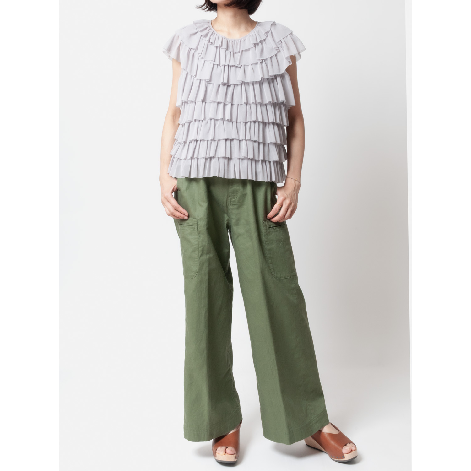 新品‼️ LOISIR    グランジコットン2タックパンツ 新品‼️ LOISIR グランジコットン2タックパンツ
