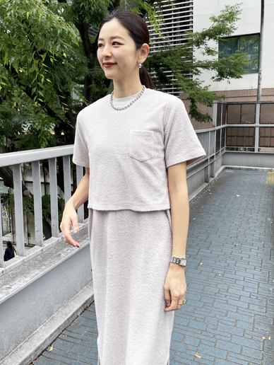 身長：168cm
着用サイズ：S

両面パイルで肌当たりがとても柔らかくストレスフリーにご着用いただけます。コンパクトな丈感がスタイルアップを叶え、同素材のワンピースと合わせれば、また一味違った雰囲気に。