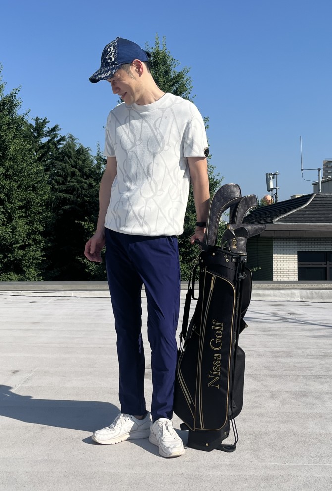 ストレッチの効いたパンツは、抜群の動きやすさでプレーものびのびできそう。