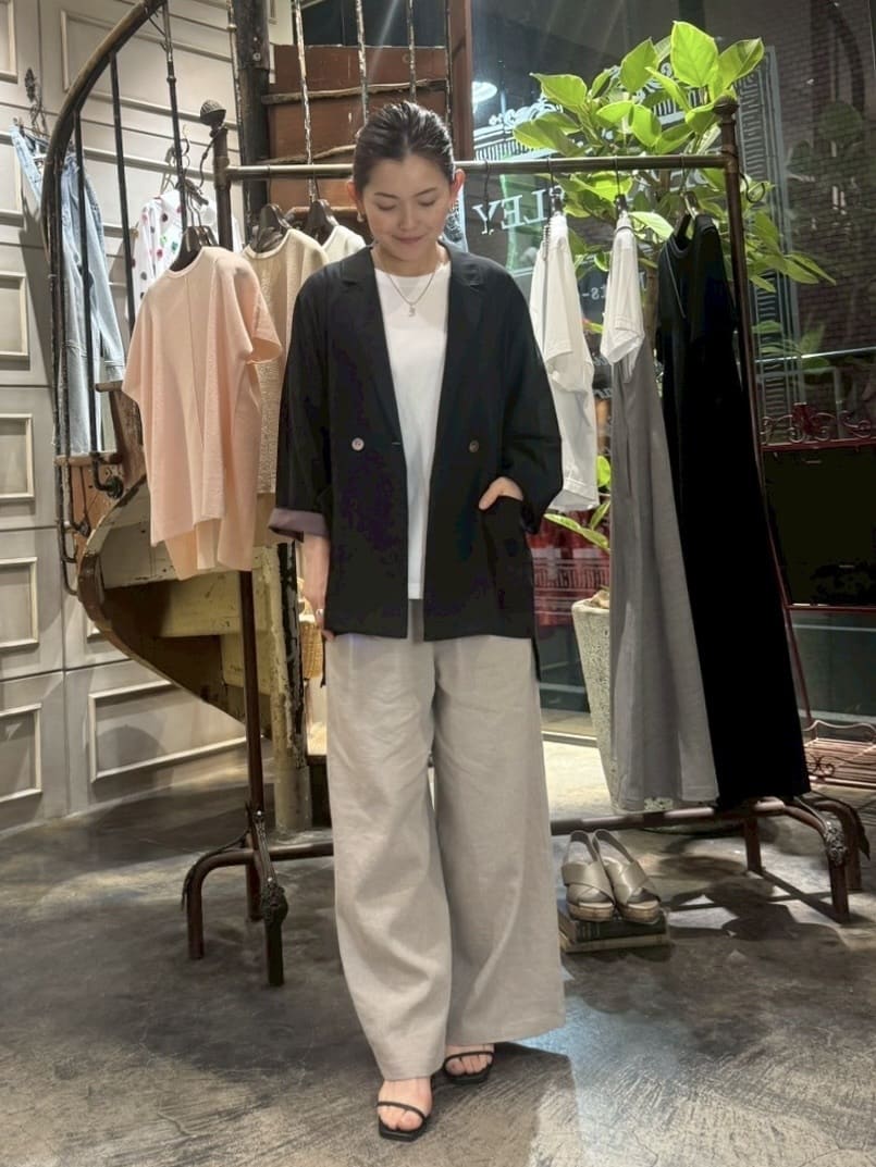 156cm ウェーブ ブルベ夏

【jacket】着用サイズ　　F size
シアーの軽さがあるジャケット
ドルマン袖なのでインナーを気にせずに
コーディネートしやすいアウターです。


【pants】着用サイズ　　1size
ウエストゴムの楽ちんパンツ
リネン素材の軽やかな素材感で
ストンと落ち感のあるデザイン
これからの時期に重宝するパンツです。