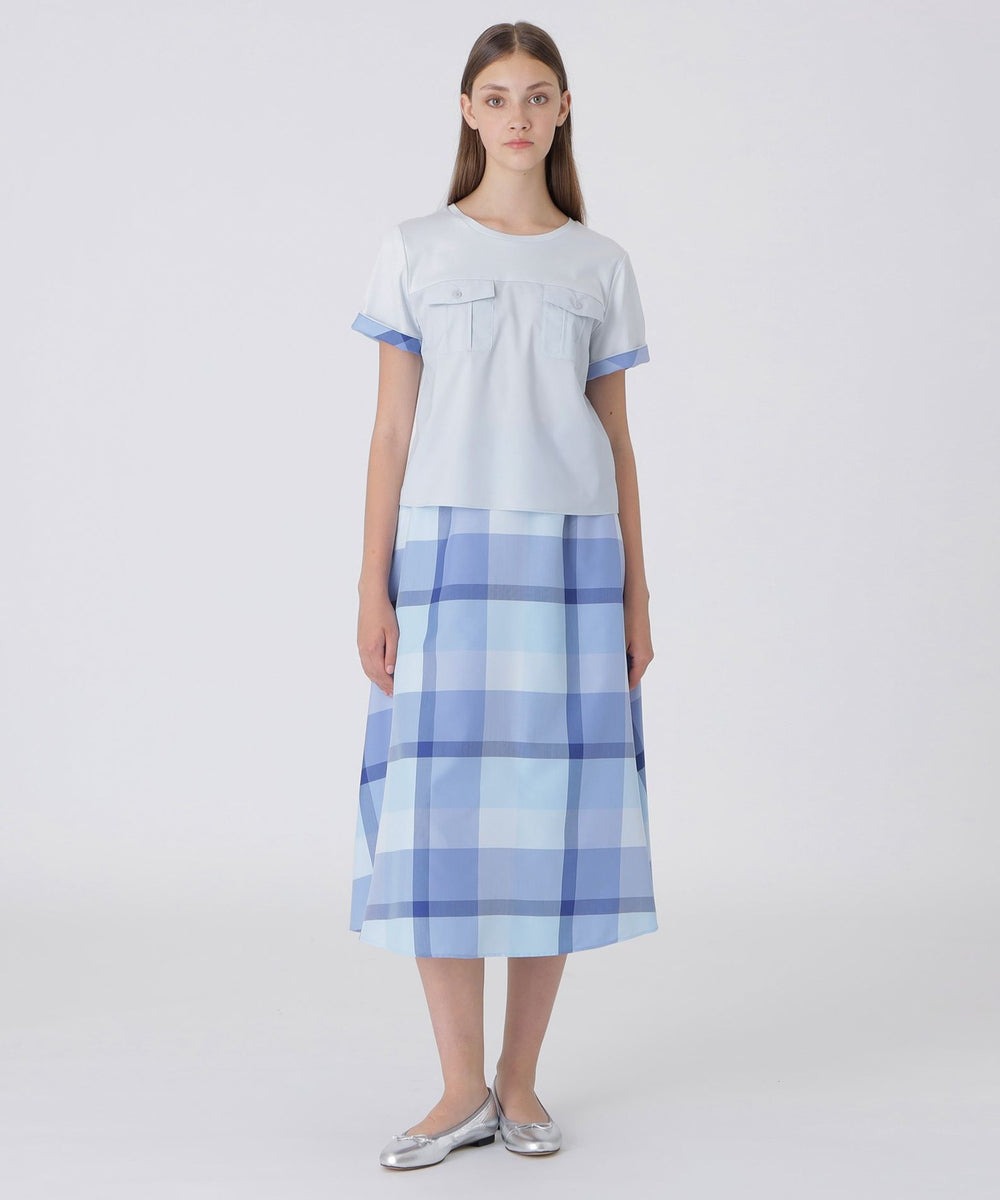 【トップス】サファリをイメージした、フロントパッチポケットがポイントのブラウスです。袖口を折り返すと見えるクレストブリッジチェックもポイントです。【スカート】クレストブリッジチェック柄の美シルエットAラインスカートです。ウエスト後ろはゴム仕様になっているので、快適な着心地です。