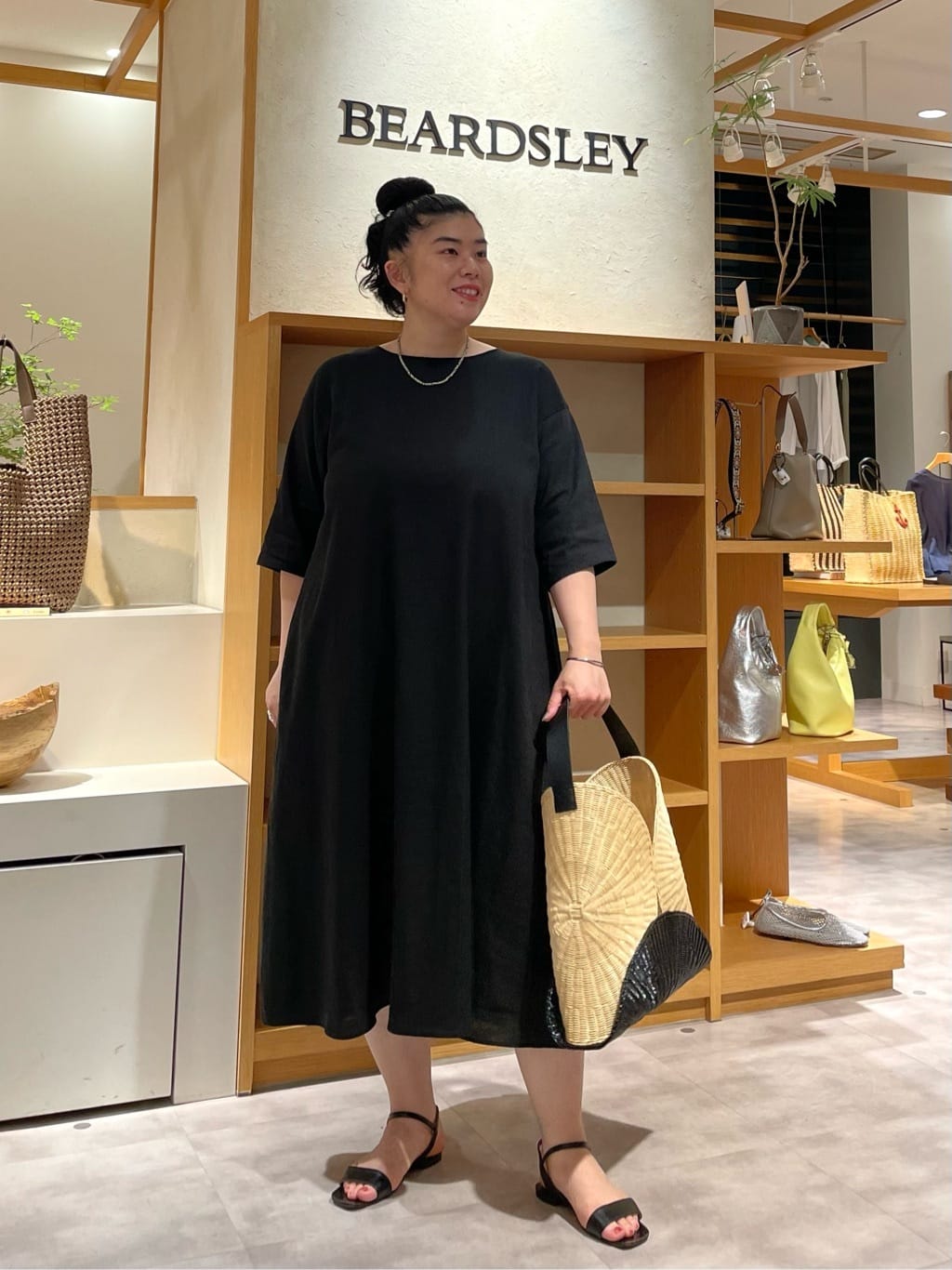 ビアズリー　ツイストテレコワンピース　ティアード　ロング　シェルボタン　長袖 BEAMS HEART｜【洗濯機OK】スキッパー ティアードワンピース