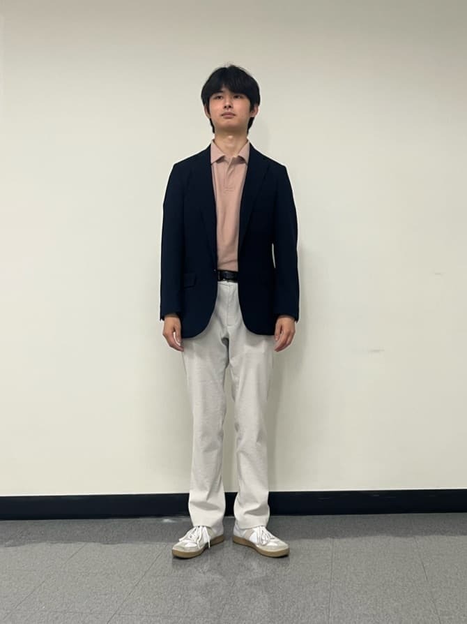 こちらのジャケットはメッシュ素材で風通しがよく、ストレッチ性にも優れ、撥水性も兼ね備えた万能アイテムです。水汚れなどからも守ってくれる為、ジャケットを清潔に保ちやすいです。さらにタオル地のシャツと合わせることでより肌触り良く快適に過ごすことのできるコーディネートに仕上がります！【モデル身長：173cm】