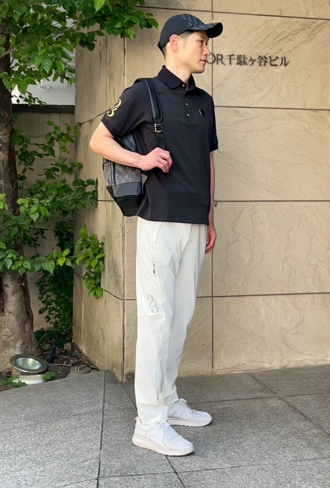 上品スタイリッシュな夏のモノトーン