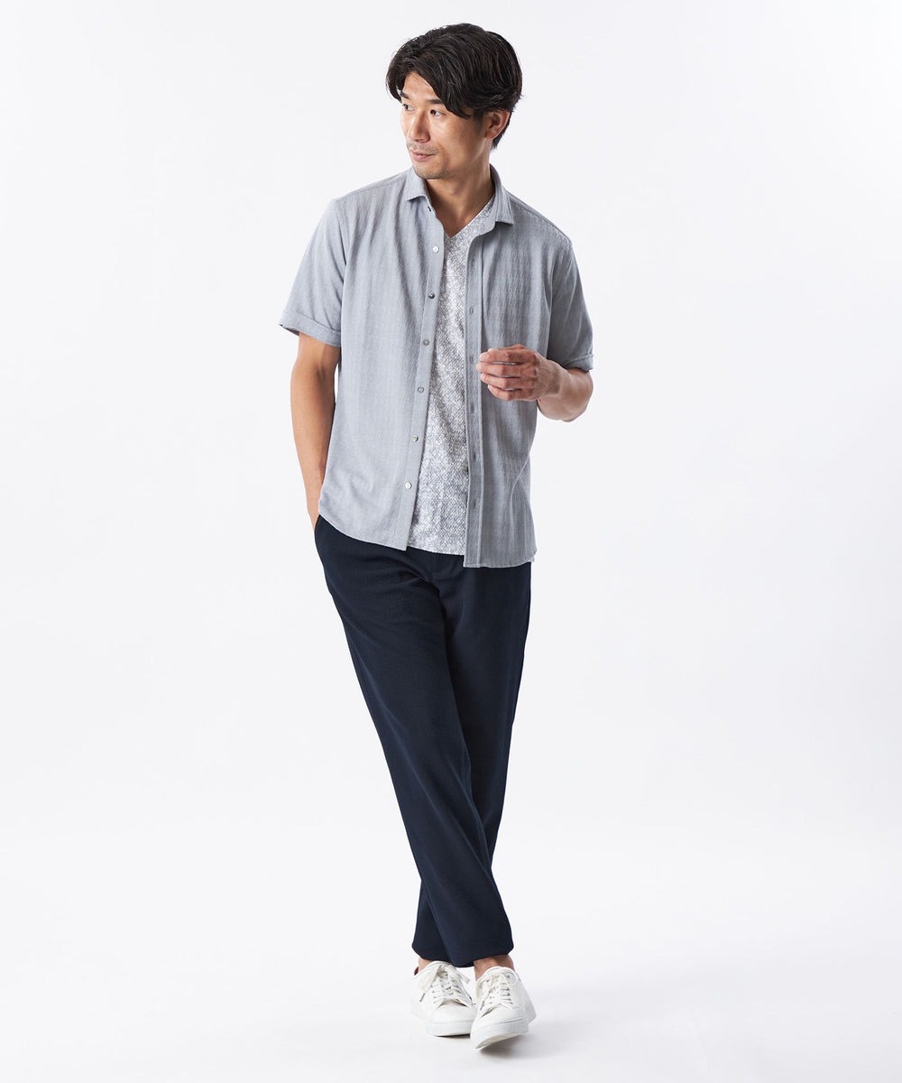 【シャツ】レーヨンとポリエステルの混紡糸で織り上げた国内の厳選素材を使用。【カットソー】肌離れがよく清涼感が特徴で、高い伸縮性がありへこたれにくく、アームホールには消臭テープを使用。【パンツ】度目を詰めて編み上げることで上品な凹凸になり、色に深みを出し高い伸縮性を持たせた一着。