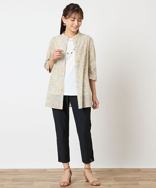 美しいリバティプリントのシャツで夏のお出かけを華やかに演出！