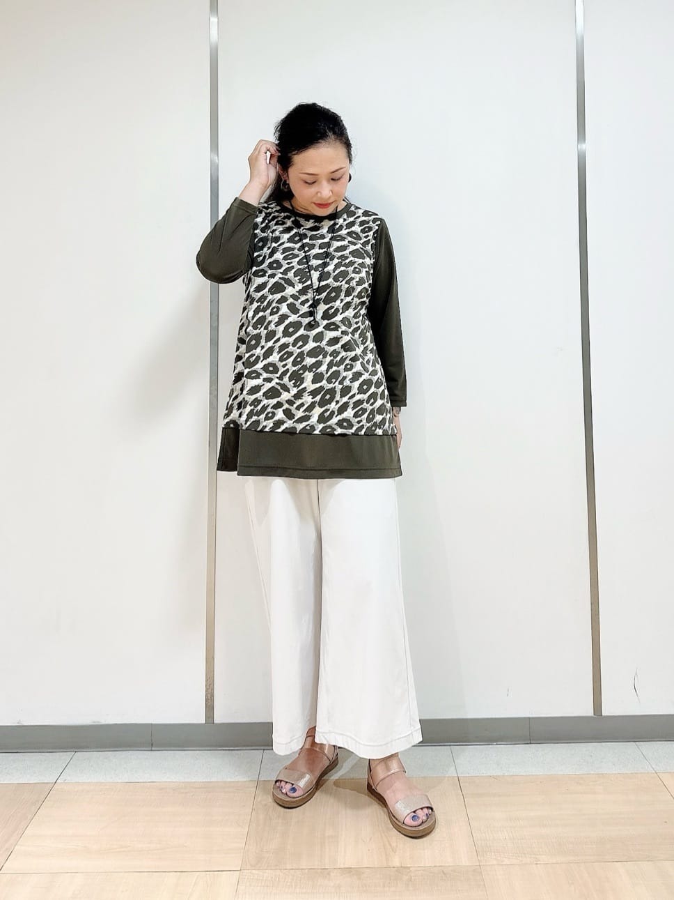 無地と柄の切り替えがスッキリ見せてくれるカットソー。 夏にピッタリの素材です！【モデル身長：156cm】