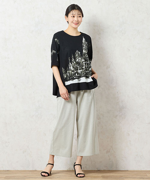 【大きいサイズ】印象的な風景柄のTシャツはインパクト大◎ワイドパンツとのリラックスカジュアルコーデです。