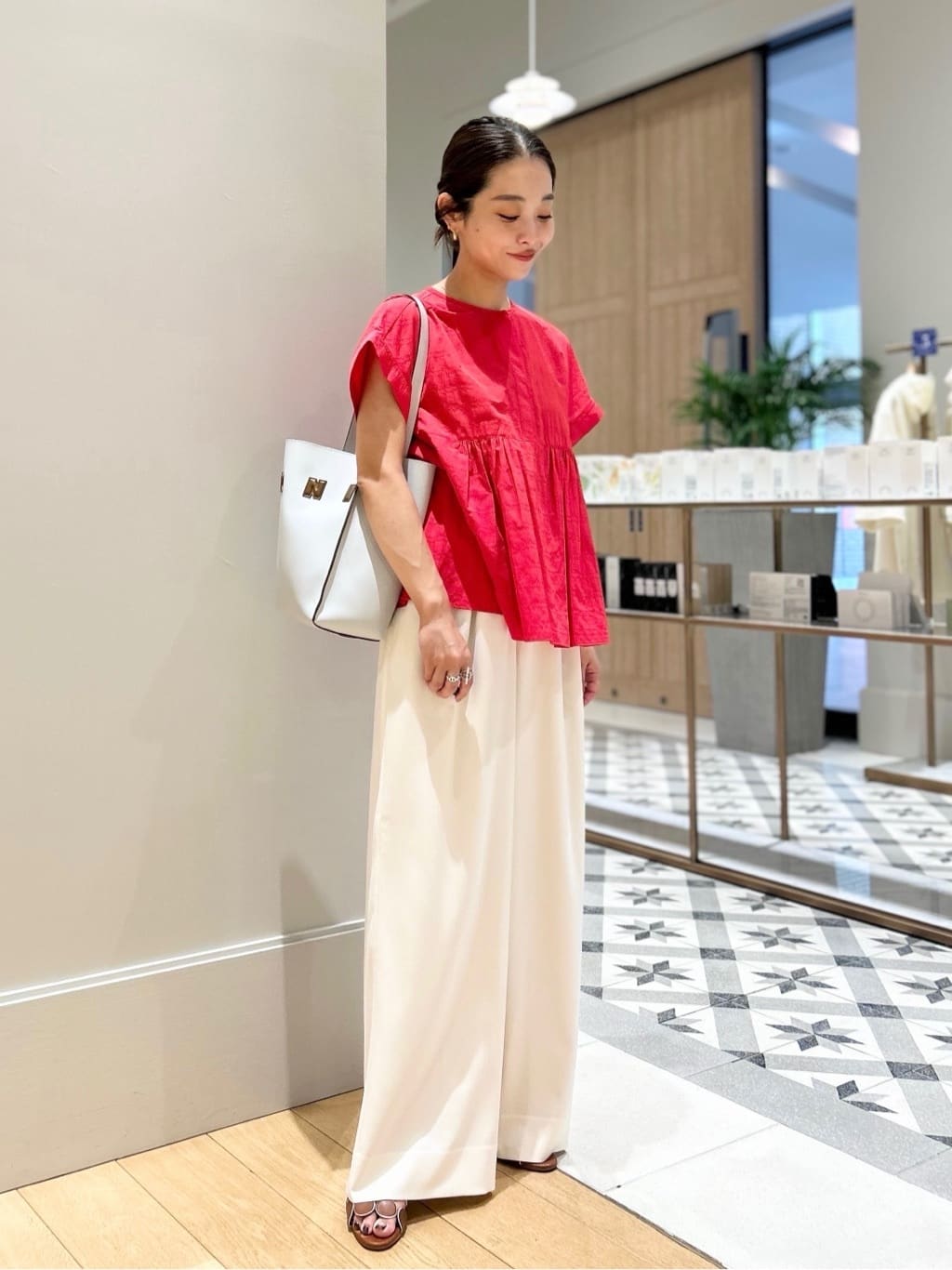 【新品】トゥモローランド・シアーアムンゼン フリルボウタイブラウス シアーアムンゼン フリルボウタイブラウス｜トゥモローランド