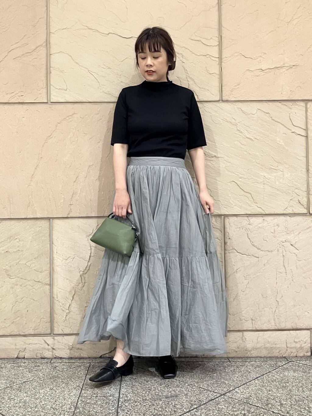 ポリエステルでシワになりにくく細かいラメが綺麗なトップス。
ボトム選ばないので着回しの効く1着です。

MARILYN MOONの新作スカート。綿100%で涼しげでふわっとしたボリュームがたまらなく可愛いです♪
甘くなりすぎないよう足元はローファーを合わせて甘辛コーデに。