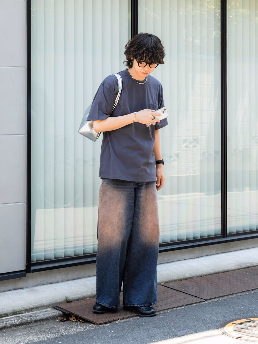 ご覧いただきありがとうございます〇
新色入荷しました！
シンプルなスタイリングもグイッとおしゃれに仕上げてくれるナイスカラー〇