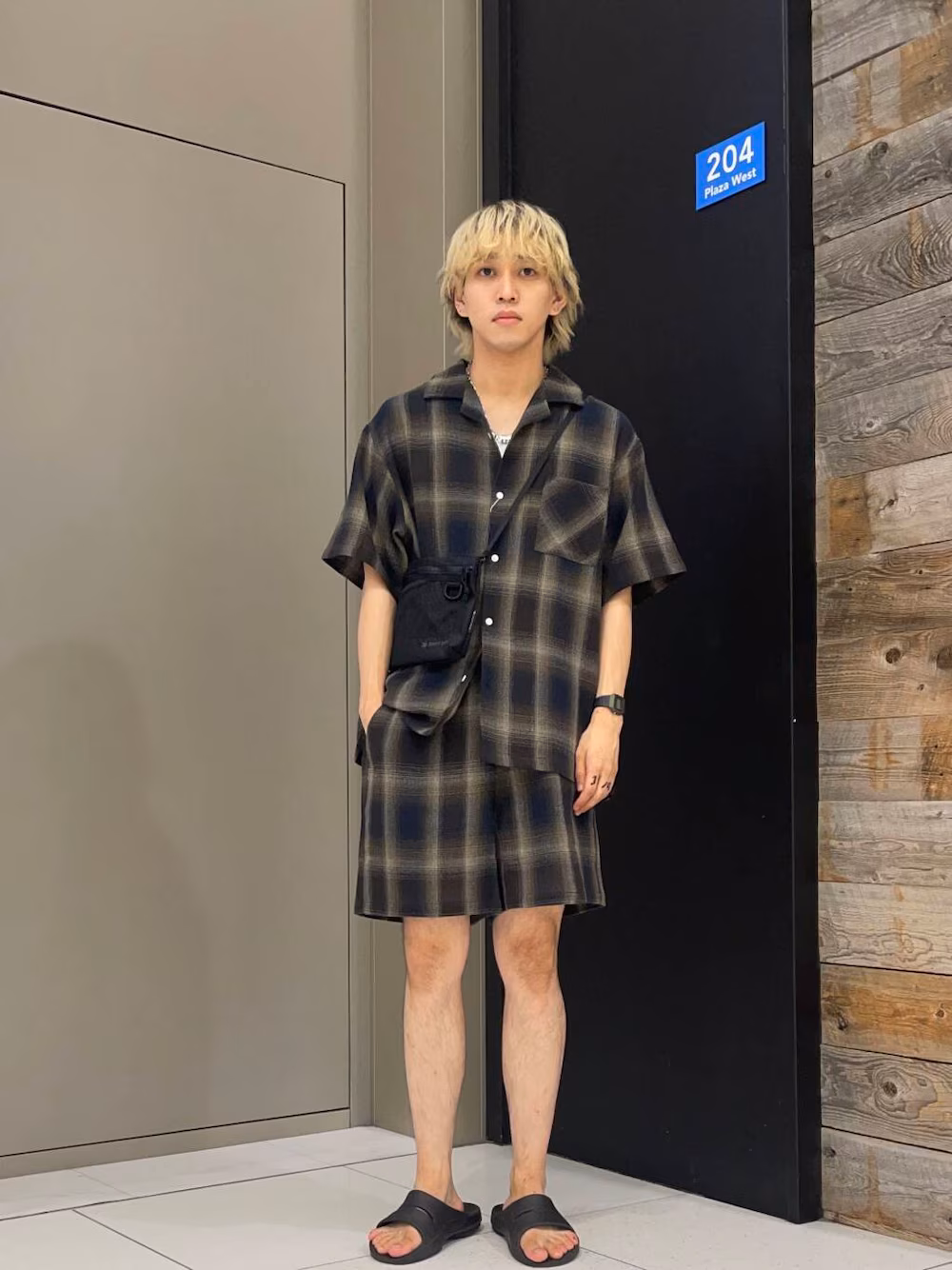 こんにちは
今日は夏のカジュアルな
セットアップコーデです！
コーディネートも難しくなく、
サッとキマるコーディネートになってます！
ぜひ参考にしてみてください