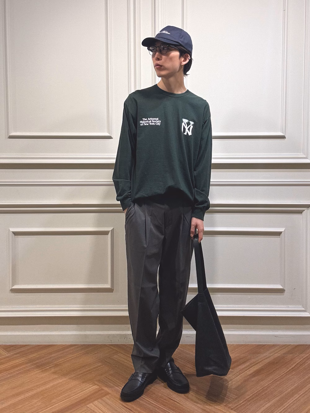 Original RoseのロンTを着用してみました。

ダボダボしすぎないサイズ感でスラックスと合わせて大人のキレイめカジュアルに