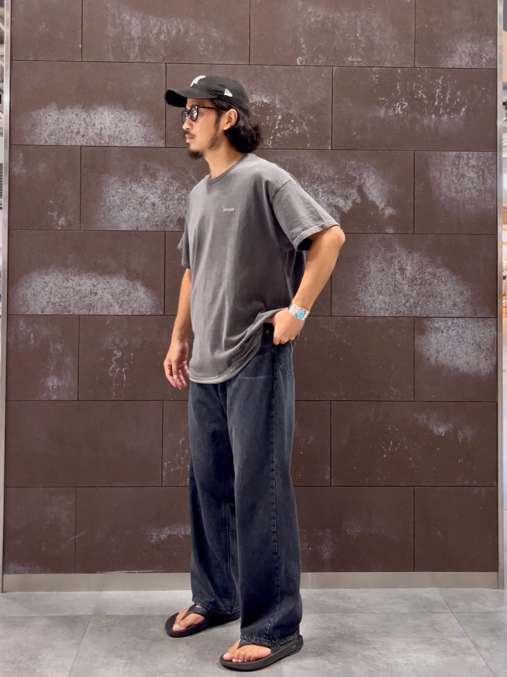 加工感をボトムスと合わせてグラデーションを楽しみましょう

コーデ見てくださり ありがとうございます このコーデを 気に入ってくださったら いいね&フォローぜひよろしくお願い致します。