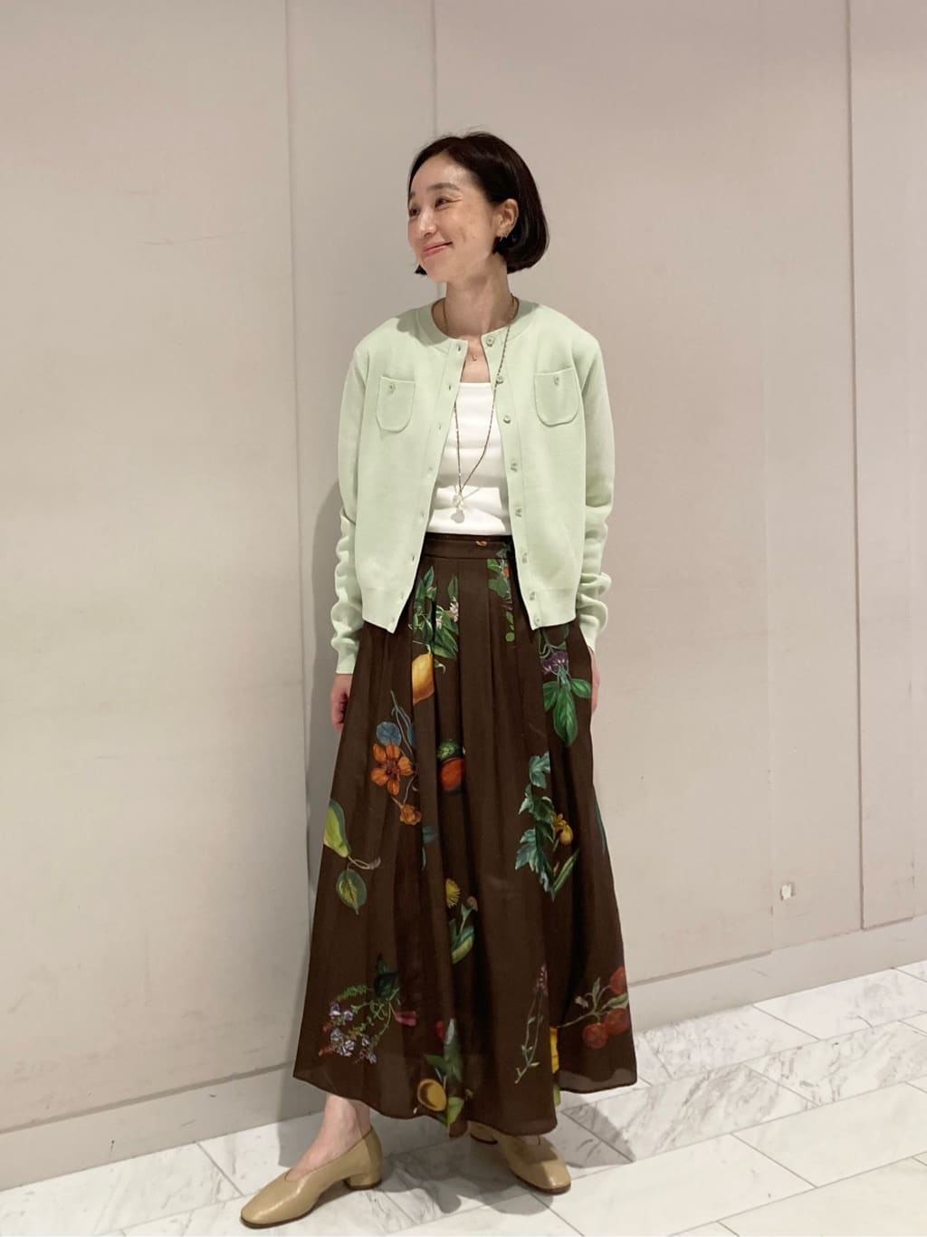 身長165㎝　〈CABaN〉コットンカシミヤ クルーネックカーディガン

ブランド定番人気コットンカシミヤシリーズのカーディガン。
コンパクトなシルエットをベースに、フロントに並べたボタンとポケットがアクセントになってくれます。
〈CABaN〉が提案する最高のスタンダードシリーズ。

＊25FWの新色になります。