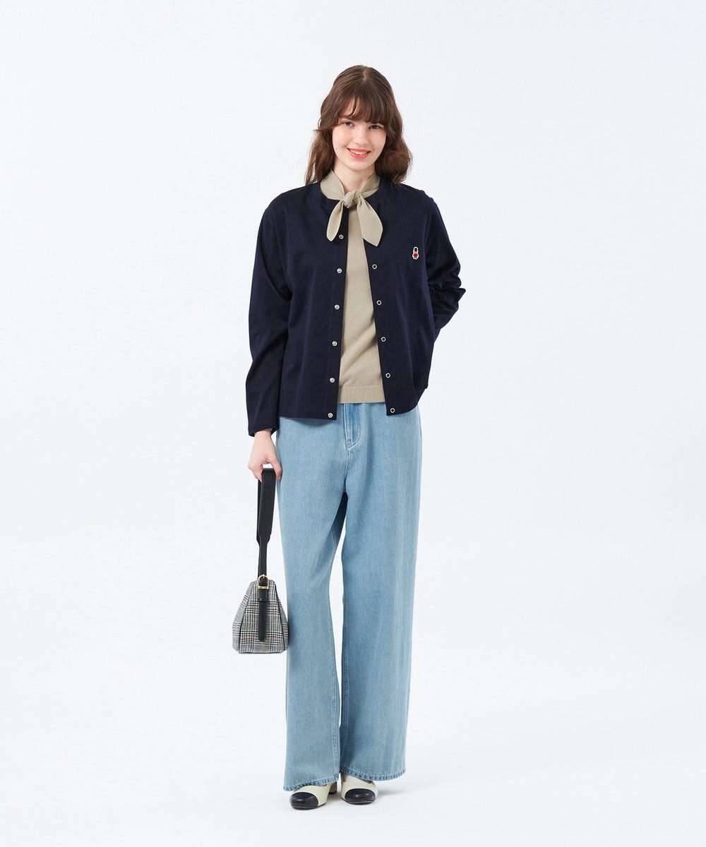 【カーディガン】程よい厚みがあります。カットソーやシャツなど重ねて着用でき、一枚でも羽織りとして長く着用できるアイテムです。【トップス】合わせるボトムス次第でデイリーからセレモニーまで活躍。ロングシーズン活躍するコンパクトコットンを使用。クリアな表面感が上品見えのポイントです。