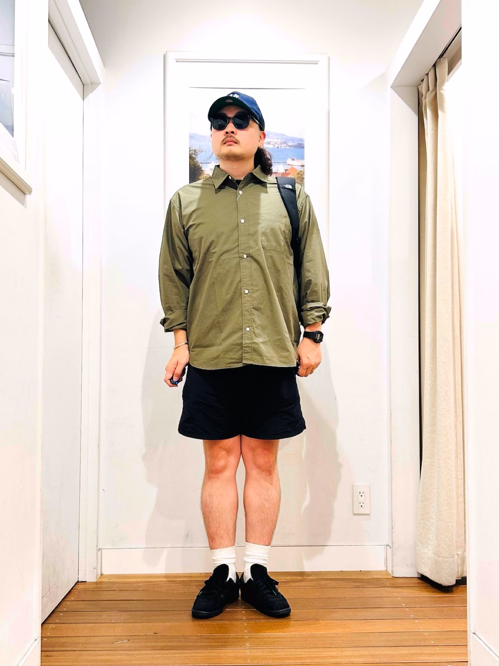 タイプライター生地を使ったシャツとなっており、ハリ感もあり上品な雰囲気なデザイン◎
サイズ感はガッチリ体型(普段XLサイズ以上着用)の私でちょいゆるりと着用できます。