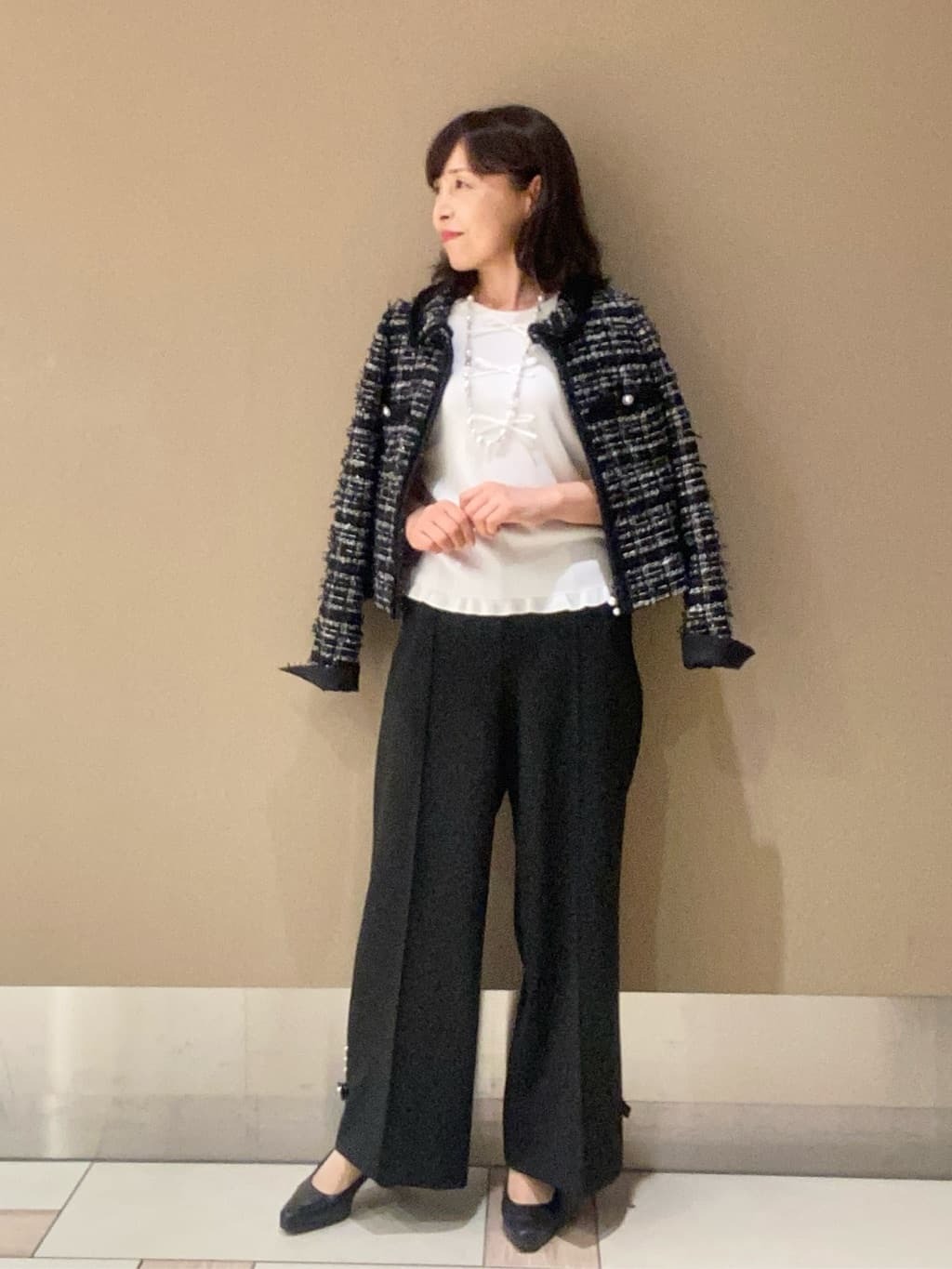 こだわりの逸品ツイードジャケットコーディネートです。前ファスナーのとても軽いコンパクトジャケットがワイドパンツはもちろんフレアスカートにも合わせやすい存在感のあるアイテムです♪【モデル身長：154cm】