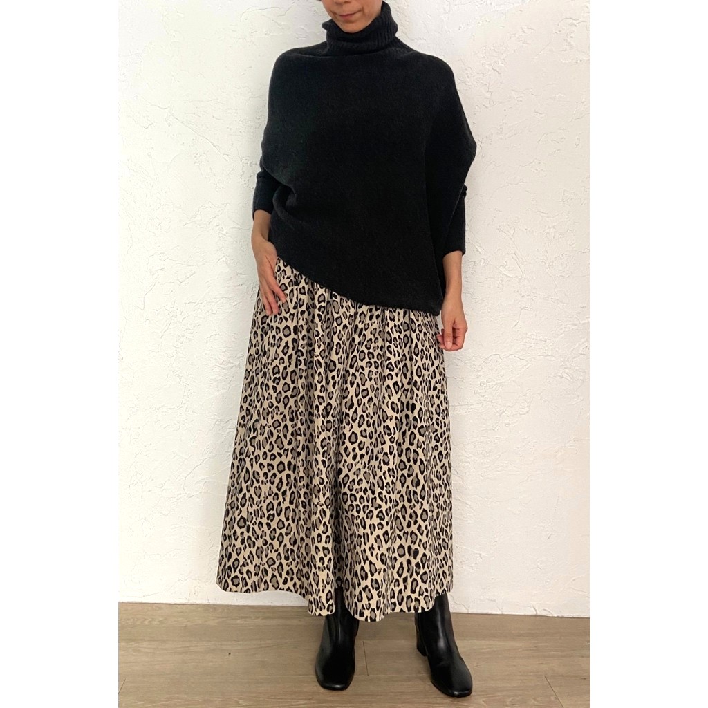 ファッションディレクター岡本敬子さんとHarrissのコラボアイテムを使用したコーディネート