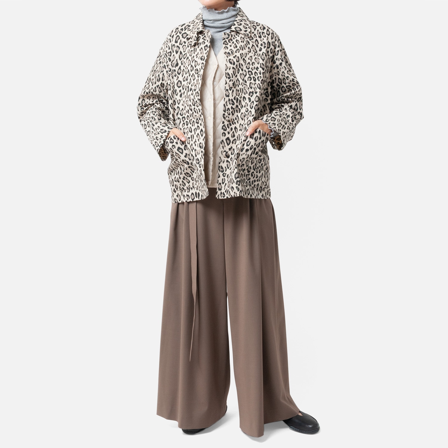 ファッションディレクター岡本敬子さんとHarrissのコラボアイテムを使用したコーディネート