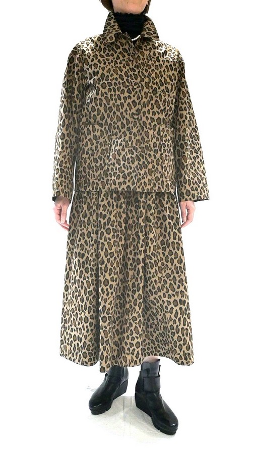 ファッションディレクター岡本敬子さんとHarrissのコラボアイテムを使用したコーディネート