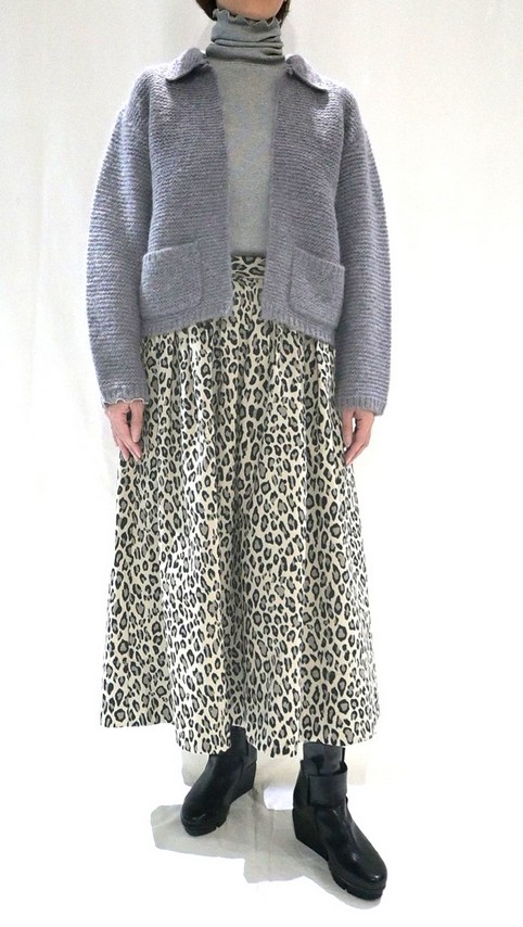 ファッションディレクター岡本敬子さんとHarrissのコラボアイテムを使用したコーディネート