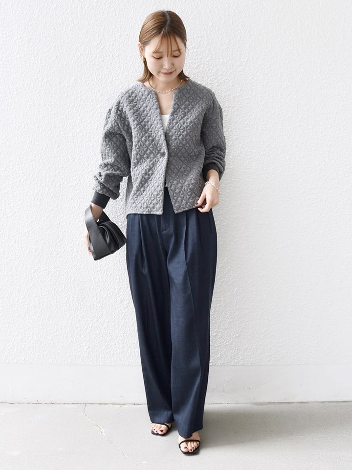 身長:164cm / 普段サイズ：38・MEDIUM / 体型：細身（骨格ウェーブ）
肩幅:なで肩・狭め / パーソナルカラー：イエベ春
Instagram：@nagashi_ships

【着用レビュー 】
着用アイテム：カーディガン / 着用サイズ：ONE SIZE

■着丈：ヒップが少し隠れるくらいの丈です。
■サイズ感：全体的にゆったりとしています。
■袖丈：手の甲が隠れるくらいの丈です。
■素材感：ふっくらとした表面感のキルティング生地です。
■着心地：軽くてやわらかいの気軽に羽織りやすいです。


着用アイテム：パンツ / 着用サイズ：34

■ウエスト：ほぼジャストウエストでした。後ろがゴム仕様なので楽に着用できます。
■ヒップ：ヒップラインは気になりませんでした。
■レングス：かかとくらいまでの丈です。
■素材感：サラッとした落ち感のある素材です。
■着心地：やわらかい素材感とゆったりしたシルエットで穿き心地が良いです。