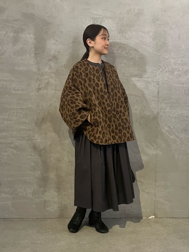 149cm ウェーブ イエベ春
 
【ワンピース】着用サイズ:0
149cmでふくらはぎ下くらいの足首がしっかり見える着丈。
足捌き良く、階段などでも引きずる心配はなさそうです。

【アウター】着用サイズ:0
ゆったりドルマンしたシルエットですが、サイドに丸くスリット入りでスッキリとした印象に。
袖も手を下ろした状態でも手の甲が見える丈です。