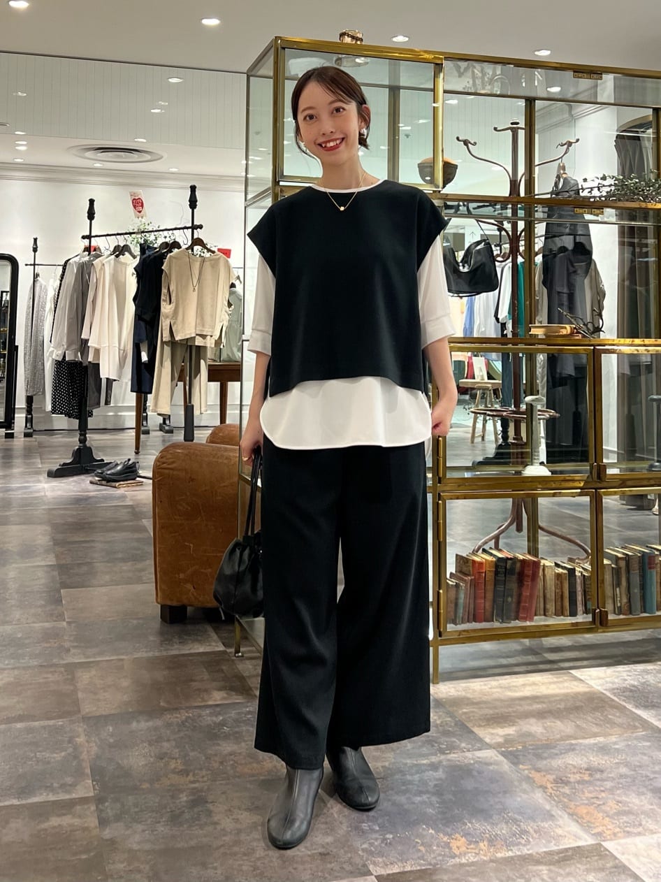 154cm ウェーブ イエベ春

【ベスト】着用サイズ：0

人気のショートベストにブラックが登場！
Fサイズよりも少しコンパクトなサイズ感なのでバランス良く
着られました◎
前後両方着用出来るので、雰囲気を変えて楽しめますよ。

【ブラウス】着用サイズ：F

大人気のTブラウスに半袖が登場！
程よくゆとりのあるシルエットでラクに着られますが、
後ろのタックやサイドのスリットがスリットがスッキリ見せてくれます◎
裾はラウンドカットで、パンツにもスカートにも合わせやすく、
タックイン・アウトどちらも決まる万能デザイン◎
1枚でももちろん、インナーにもおすすめです。

【パンツ】着用サイズ：0

ウエストがゴムで楽に穿けるパンツ。
シワにもなりにくく、旅行にもオススメ。
3サイズ展開でお好みのサイズを選べます◎
154cmで0サイズ着用で、足首が出るスッキリとした丈感。