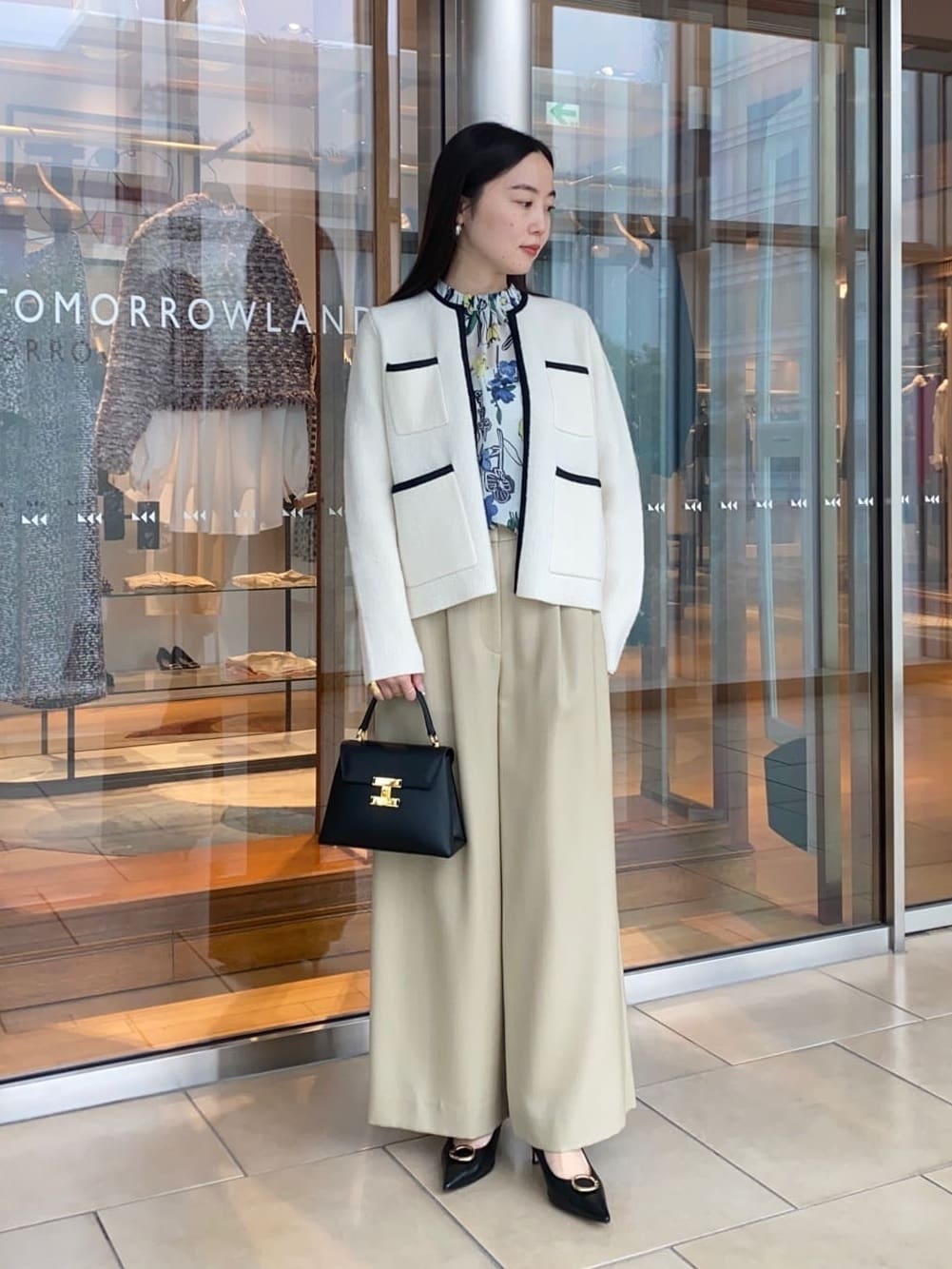 身長158㎝　〈Ballsey〉
ウールナイロンブークレー フロントオープンカーディガン。
凹凸のある柔らかい生地とパイピングのデザインが魅力的です。
軽くてデイリーに気回せるカーディガンながらジャケットライクな見た目でカジュアルすぎない印象です。

〈Ballsey〉
ライトカルゼ タックワイドパンツ。
柔らかな風合いのウール素材を用いたパンツです。
タックを施したフロントとハイウエストのシルエットが美しく、タックインスタイルも上品に決まります。サイドのタブでウエストを調整でき、スタイルや気分に合わせて表情を変えられるのも魅力です。
カジュアルからきれいめまで幅広く活躍する一着です。
