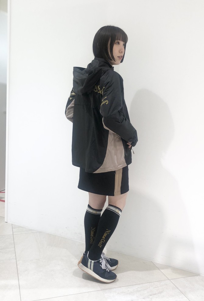 軽量で動きやすい設計だから、着たままでもプレーを邪魔しないのが嬉しい。アウトドアにもおすすめです。