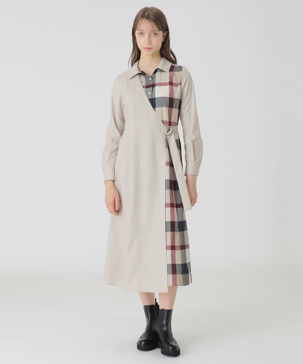 フロントの大胆なアシンメトリーデザインが新鮮なドレスです。
襟元に抜け感が出るようデザインされており、爽やかさのある一着。
ウエストベルト部分のベルトは調節可能です。
足元次第で、お出かけニーズから普段使いまで様々なシーンに活躍します。