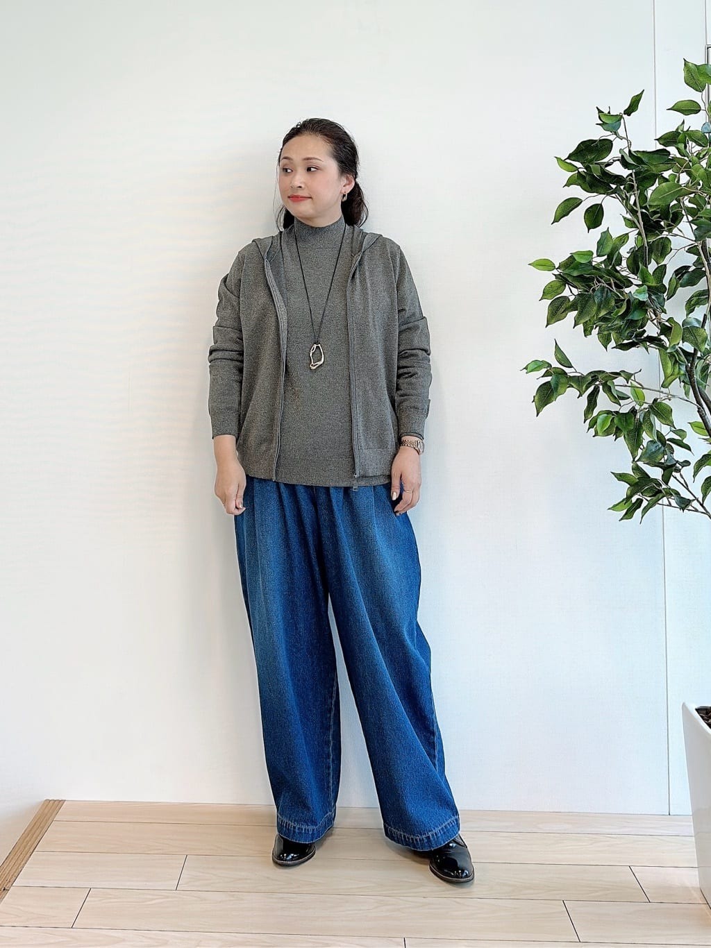 珍しい、上品なラメのパーカーニットアンサンブル。【モデル身長：156cm】