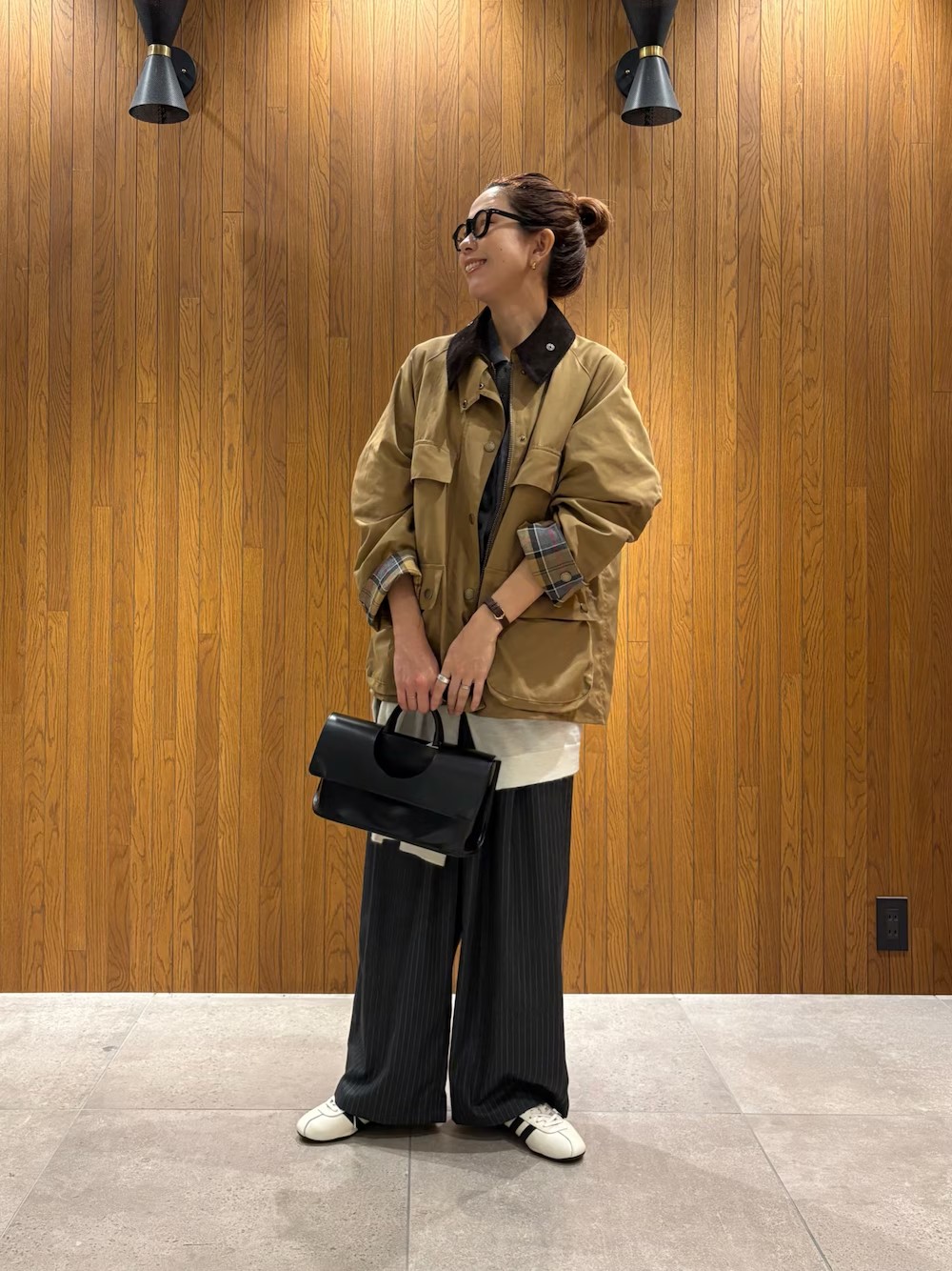 ・アウター
フリーサイズで、ゆとりはあり大きめです。
袖は折らなくても高身長でも丈足りました！
普通のバブアーより軽くて
素材もマットなので女性らしくなり
着やすいです。