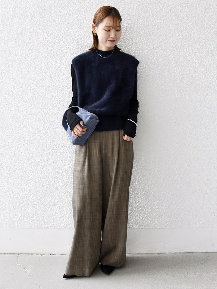 身長:164cm / 普段サイズ：38・MEDIUM / 体型：細身（骨格ウェーブ）
肩幅:なで肩・狭め / パーソナルカラー：イエベ春
Instagram：@nagashi_ships

【着用レビュー 】
着用アイテム：ベスト / 着用サイズ：ONE SIZE

■着丈：腰下くらいまでの丈です。
■サイズ感：全体的にゆとりがあります。
■素材感：ふわっと軽くて、とても肌触りの良いフォックス混ニットです。
■着心地：フォックス混なので保温性が抜群です。カシミヤ混でとても柔らかくて肌触りが良いです。

着用アイテム：パンツ / 着用サイズ：36

■ウエスト：ほどよくゆとりがありました。（ベルトいらずなサイズ感）
■ヒップ：ヒップラインは気になりませんでした。
■レングス：かかとくらいまでの丈です。
■素材感：落ち感のある、やわらかい素材感です。
■着心地：生地感がやわらかく、ゆったりと穿けるので着心地が良いです。