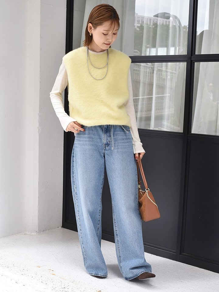 身長:164cm / 普段サイズ：38・MEDIUM / 体型：細身（骨格ウェーブ）
肩幅:なで肩・狭め / パーソナルカラー：イエベ春

【着用レビュー 】
着用アイテム：ベスト / 着用サイズ：ONE SIZE

■着丈：腰下くらいまでの丈です。
■サイズ感：全体的にゆとりがあります。
■素材感：ふわっと軽くて、とても肌触りの良いフォックス混ニットです。
■着心地：フォックス混なので保温性が抜群です。カシミヤ混でとても柔らかくて肌触りが良いです。


着用アイテム：デニム / 着用サイズ：S

■ウエスト：余裕がありました。
■ヒップ：ヒップラインは気になりませんでした。
■レングス：床に付くくらいの丈です。フラットシューズだと引き摺る丈感でした。
■素材感：しっかりとしたデニム素材です。
■着心地：ルーズなサイズ感が可愛く、ゆったりとしているので穿きやすいです。
丈が長めなので、私の身長だとヒール合わせでちょうど良さそうです。