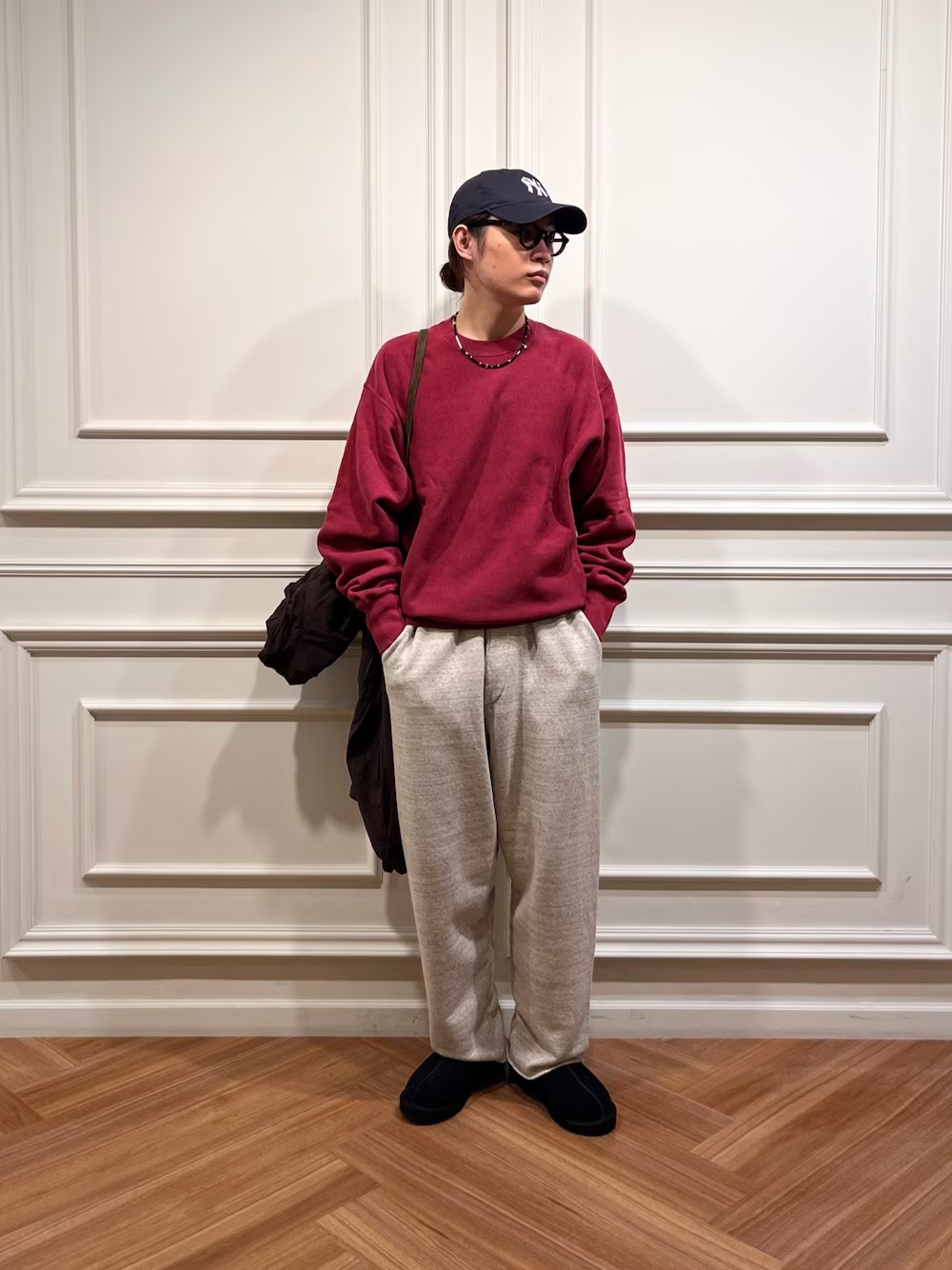 Championに別注をかけた、特別なスウェットが登場しました。
25AWでChampionが初めてリリースする「SNOW POWDER WASH」加工を施すことで、何年も着込んだかのようなヴィンテージ感あふれる風合いを表現。