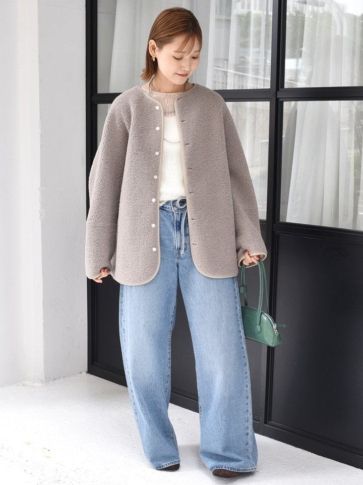 身長:164cm / 普段サイズ：38・MEDIUM / 体型：細身（骨格ウェーブ）
肩幅:なで肩・狭め / パーソナルカラー：イエベ春

【着用レビュー 】
着用アイテム：アウター / 着用サイズ：38

■着丈：ヒップがしっかり隠れる丈です。
■サイズ感：全体的にゆとりがあります。
■素材感：軽くて表面感のなめらかなボア素材です。
■着心地：軽い着心地でカーディガン感覚で気軽に羽織りやすいです◎ 


着用アイテム：デニム / 着用サイズ：S

■ウエスト：余裕がありました。
■ヒップ：ヒップラインは気になりませんでした。
■レングス：床に付くくらいの丈です。フラットシューズだと引き摺る丈感でした。
■素材感：しっかりとしたデニム素材です。
■着心地：ルーズなサイズ感が可愛く、ゆったりとしているので穿きやすいです。
丈が長めなので、私の身長だとヒール合わせでちょうど良さそうです。