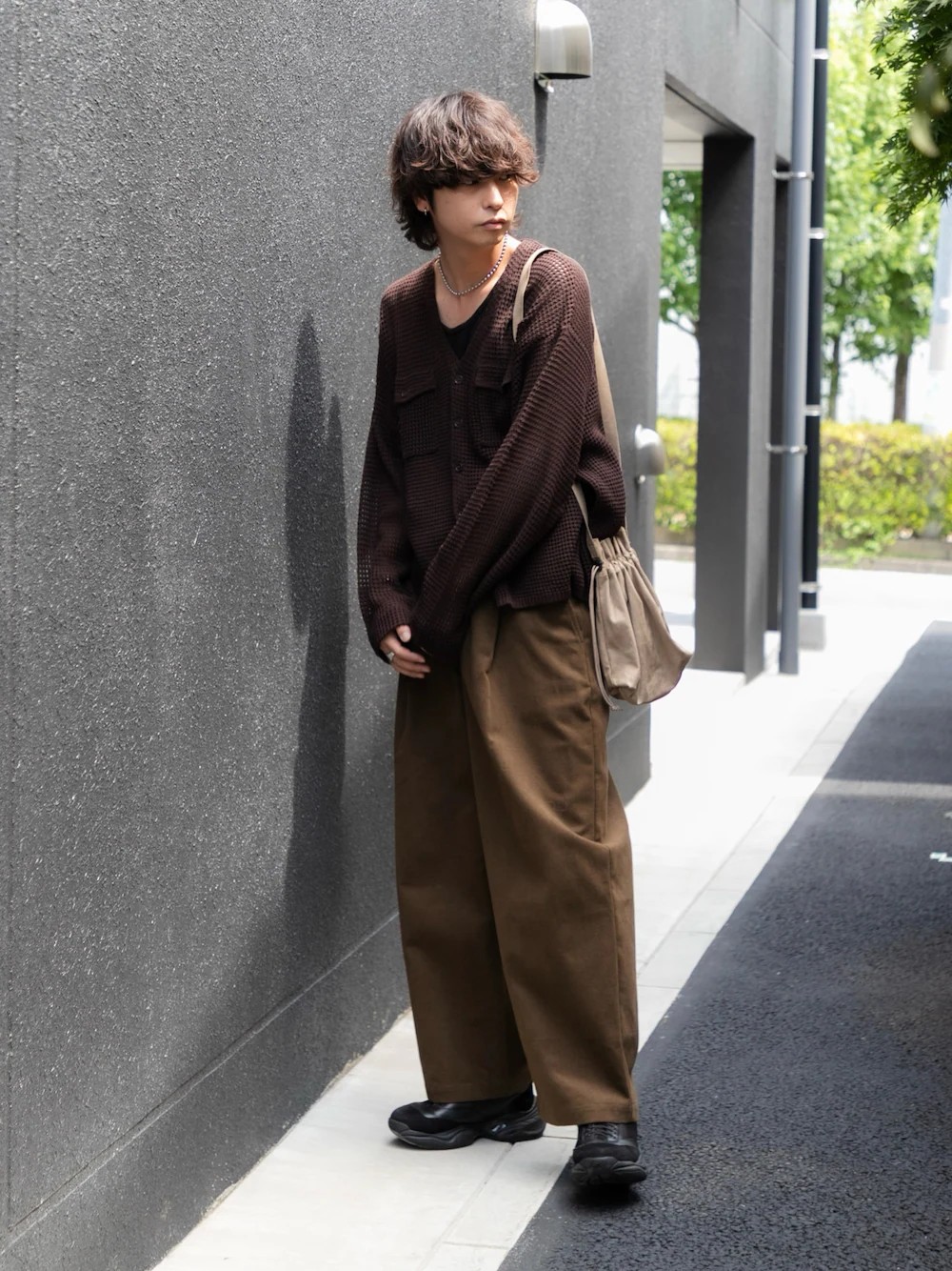 ブラウンのワントーンで秋らしく。
朝夜は冷え込む不安定な気候に、少しシアー感のあるカーディガンが大活躍します〇