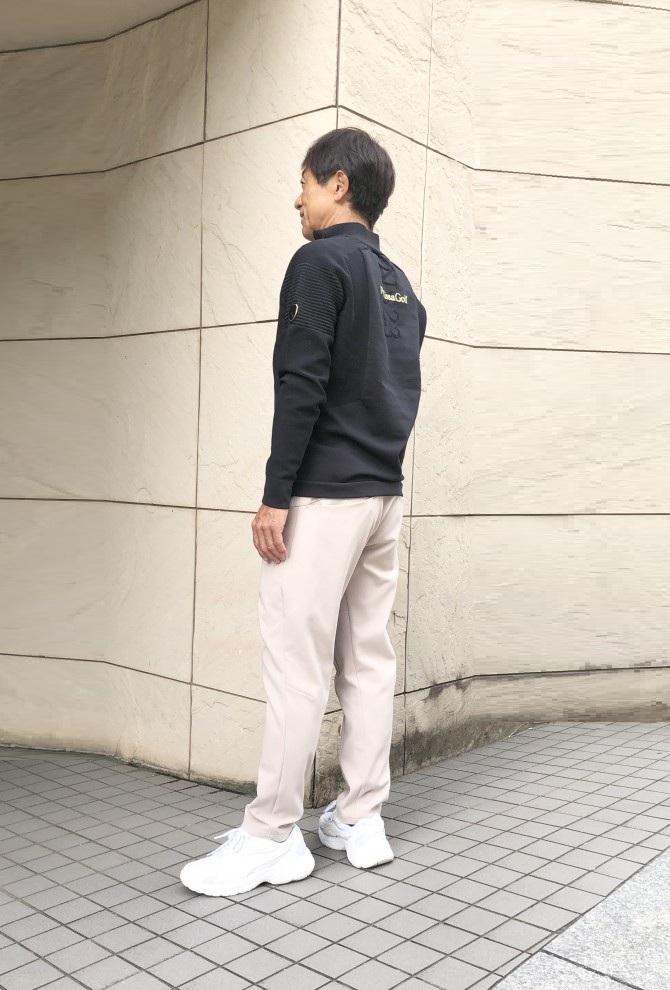 機能性とデザイン性をも兼ね備えたニットは、タウンでもお勧め。