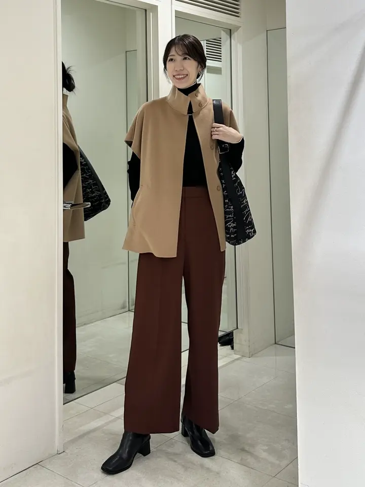 コーディネート身長 170cm

すぐに羽織れるジレコーデ♩

すっきりとしたIラインのシルエットと
スタンドカラーのデザインがポイント^_^

季節の変わり目に頼れる上質アウターです◎

【30th ANNIVERSARY】
パンツは30周年を記念した特別アイテム♩
綺麗なカラーなのでコーデのポイントにぴったりです！

スタッフ着用サイズ
■ニット【S/Mサイズ相当】
■パンツ【2/Sサイズ相当】7号
■ジレ【4/Mサイズ相当】9号
