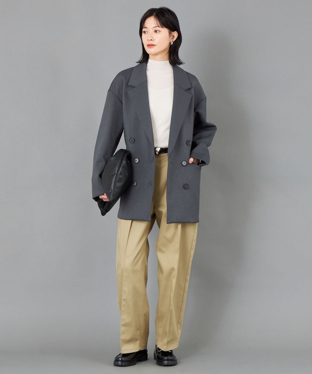 【コート】大きめなテーラード衿とボクシーなシルエットで今年らしいデザインにしています。コート感覚で羽織れるジャケットです。【パンツ】大人が履けるキレイめなチノパンを目指して作ったパンツです。前部分にはつまみタックを取り、足がきれいにすっきり見えるように工夫しました。