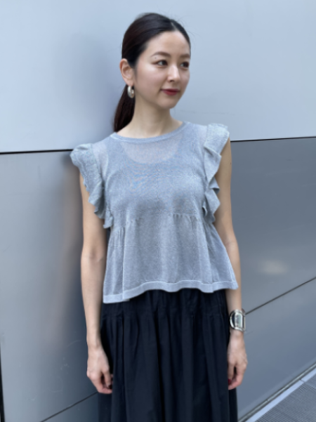 程よい透け感のある涼しげな素材で、夏にぴったりなスカート。2枚仕立てなので、透け感も安心してご着用いただけます。