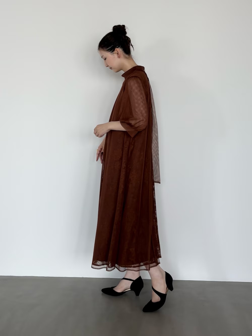 大人っぽい刺繍デザインが魅力的なデザインドレス。
ウエストに締め付けがないAラインシルエットで楽に着用頂けますよ◎