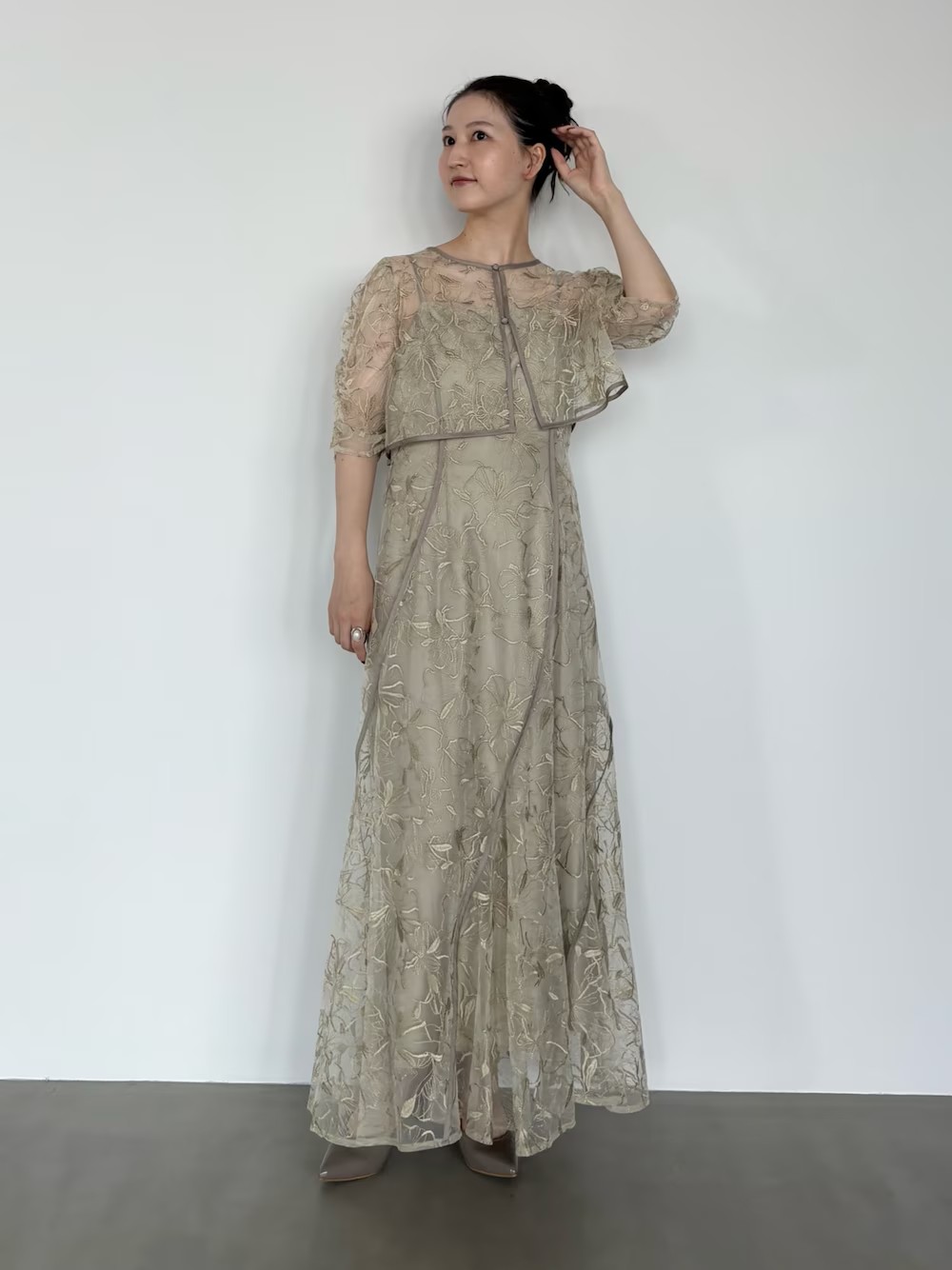 繊細な刺繍レースが、華やかで上品なオケージョンドレス!
ボレロとキャミワンピースのセットアイテムなので、それぞれ単体でも使えるのが嬉しいポイントです◎