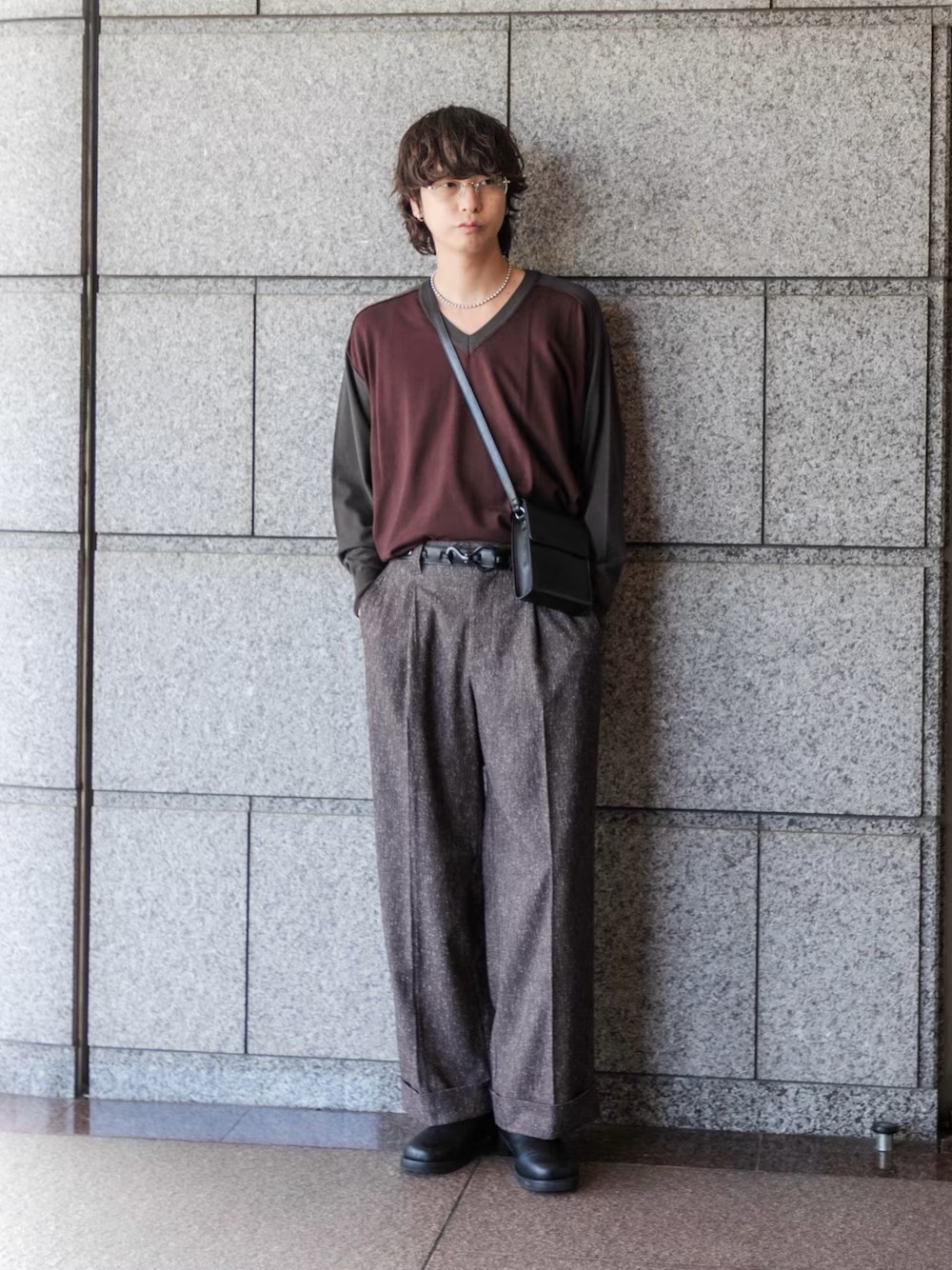 配色が目を引くＶネックニットは
カットソー感覚でも着用できるストレッチニットです！
寒くなったらシャツとのレイヤードでもどうぞ〇