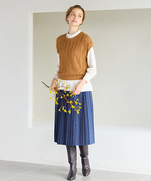 “Find Your Size” -探していたのは、こんな服- 小柄さんに似合うバランスの良いSサイズ服、リリアンビューティエクラ。 Mサイズは一部店舗とオンラインショップにて販売。 