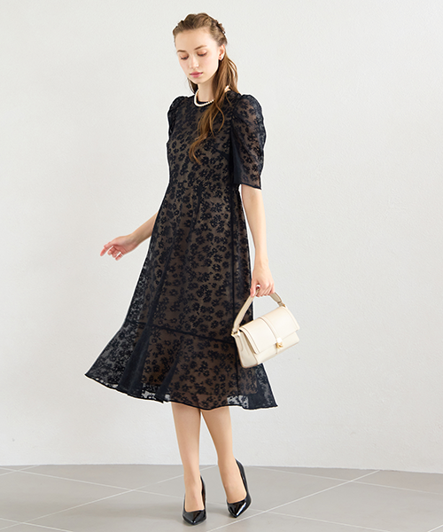 “Find Your Size” -探していたのは、こんな服- 小柄さんに似合う上品でバランスの良いSサイズ服、リリアンビューティエクラ。 Mサイズは一部店舗とオンラインショップにて販売。